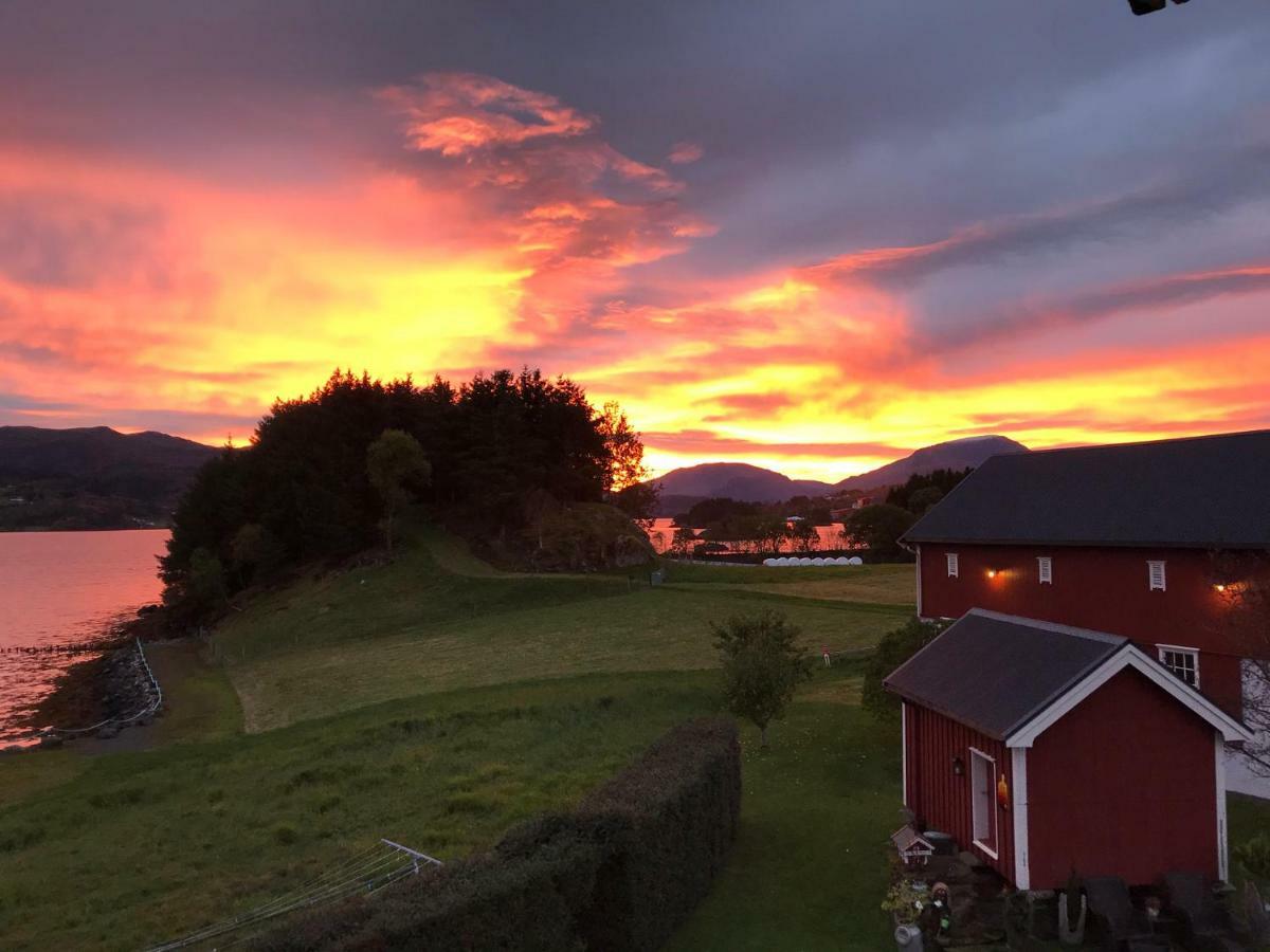 Ola Bua Near The Atlantic Road Apartment Lyngstad Exterior photo